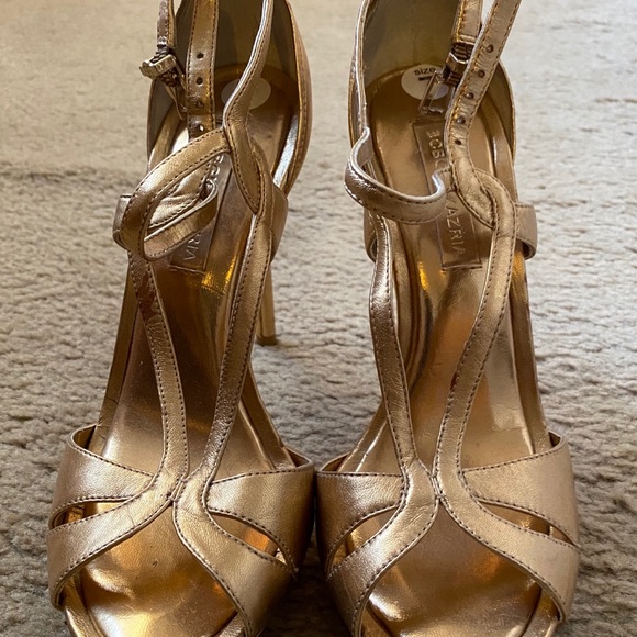 Heels - Picture 2 of 3